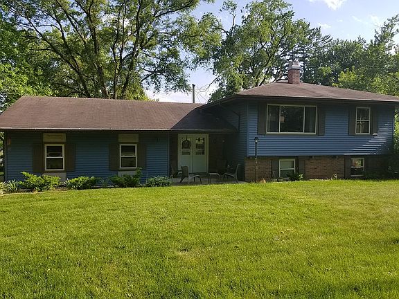 2nd image of 413 Meadow Ln