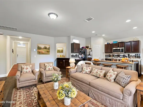 109 San Bernard Trl, Hutto, TX 78634