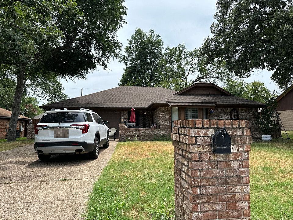 1st image of 116 NE Shady Oaks Dr