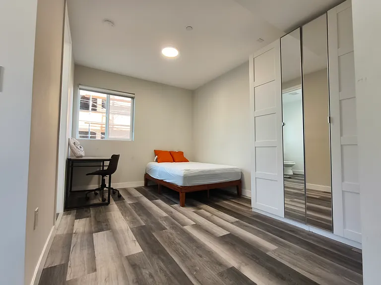 1280 W 37th Pl #B2B3 — Photo 34