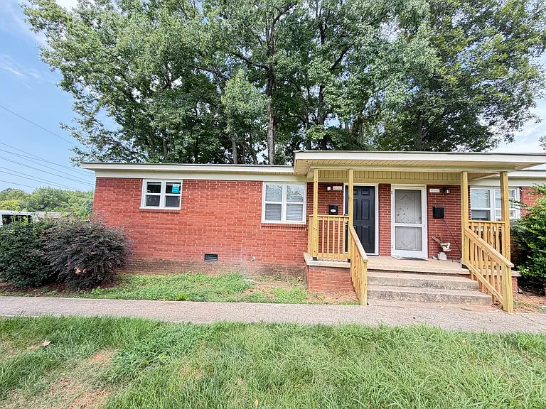 1404 Oakwood Ave — Photo 3
