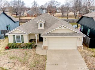 15205 E 110th Pl, Owasso, OK 74055