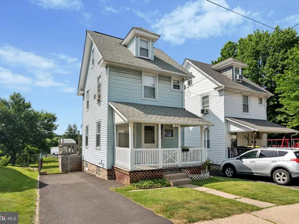 18 Cherry St, Willow Grove, PA 19090