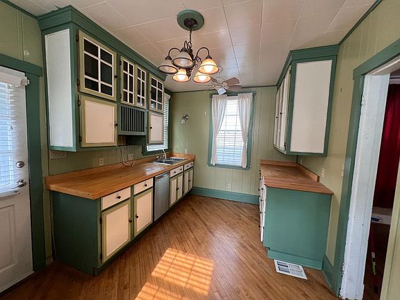 4th image of 2831 Rosella Ave