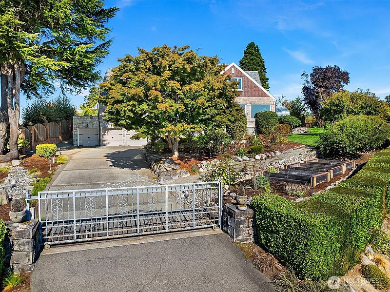 2nd image of 4801 Hyada Boulevard NE