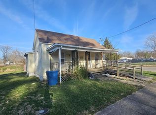 1122 Washington Ave, Johnston City, IL 62951