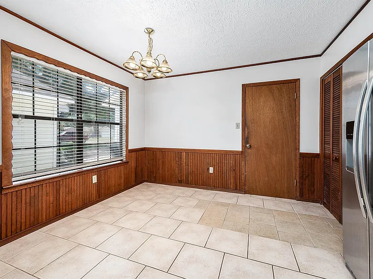 11210 Daybreak Ln — Photo 14