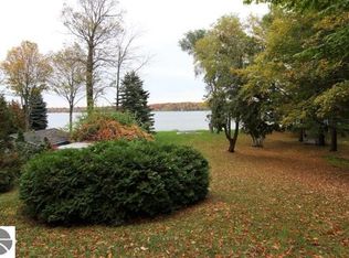 4033 E Shore Dr, Grawn, MI 49637