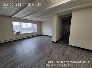 226 29th Street Dr SE APT E1, Cedar Rapids, IA 52403