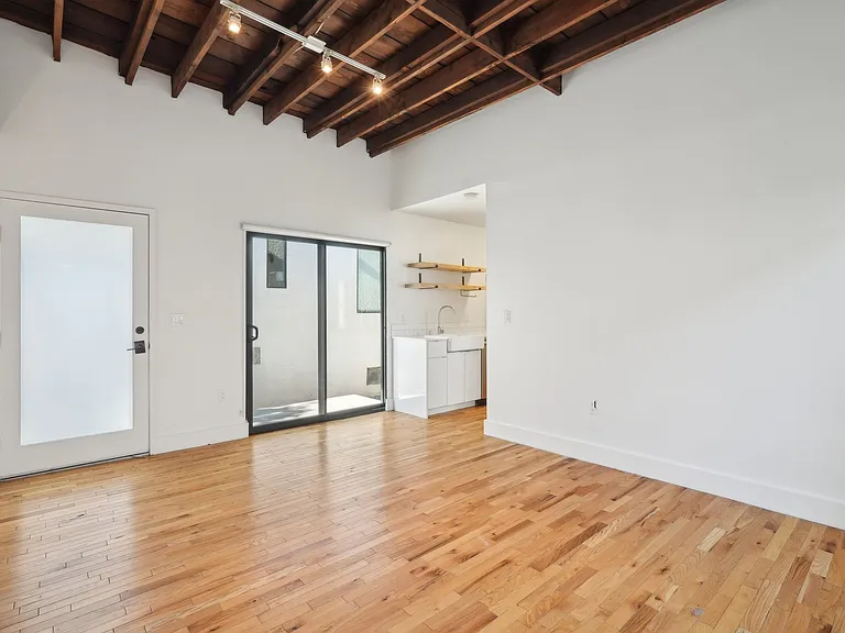 251 Rosemont Ave #1/2 — Photo 9