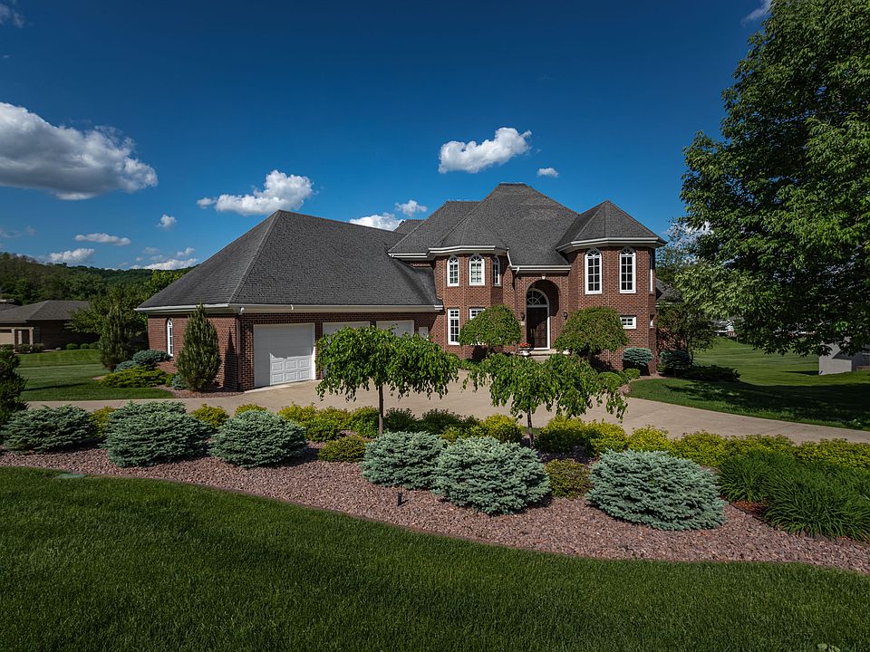 2nd image of 602 Country Club Ln
