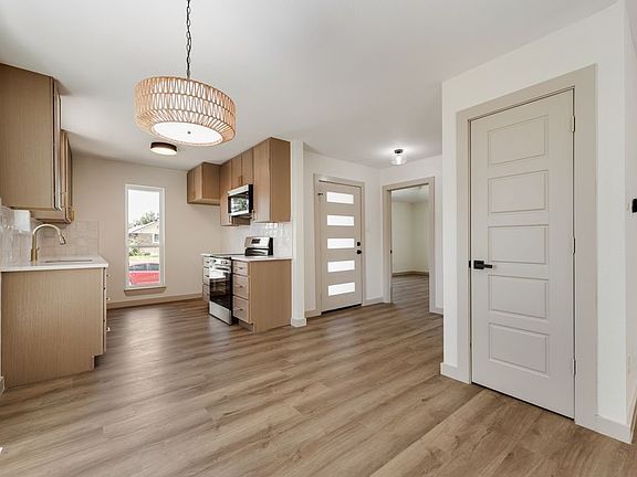 5th image of 2404 Ridgestone Dr