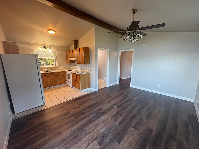 3700 Lakeshore Blvd #B — Photo 11