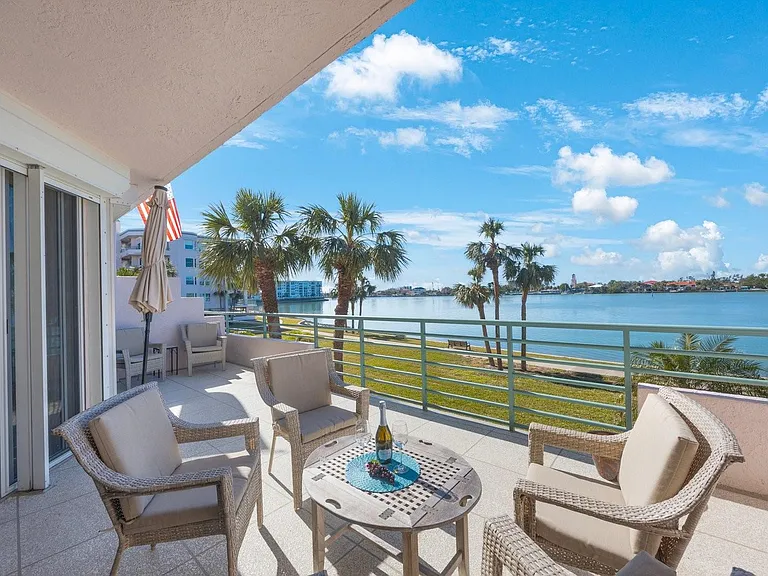 8020 Sailboat Key Blvd S #105 — Photo 2