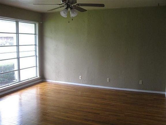 3rd image of 115 S 1st 1/2 St