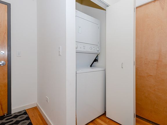 4th image of 1720 S Michigan Ave APT 3216