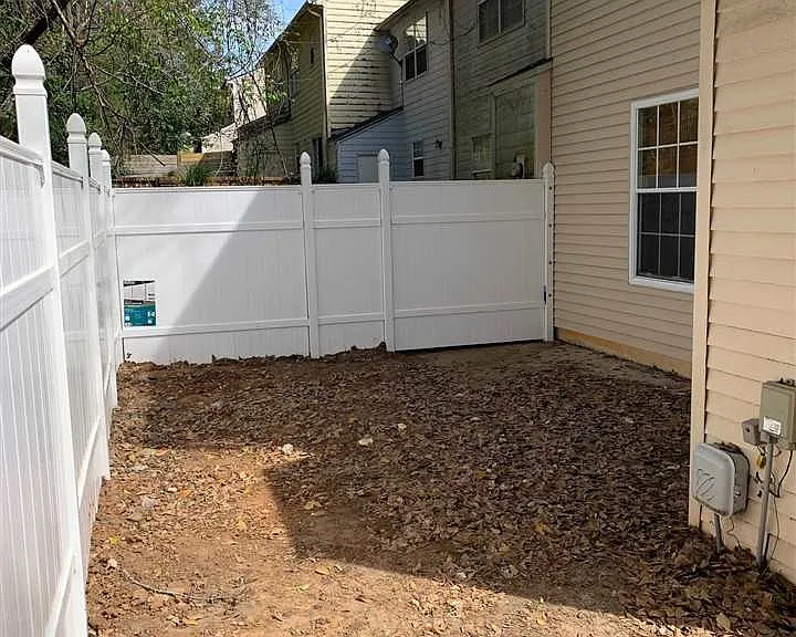2372 Gregory Dr — Photo 25