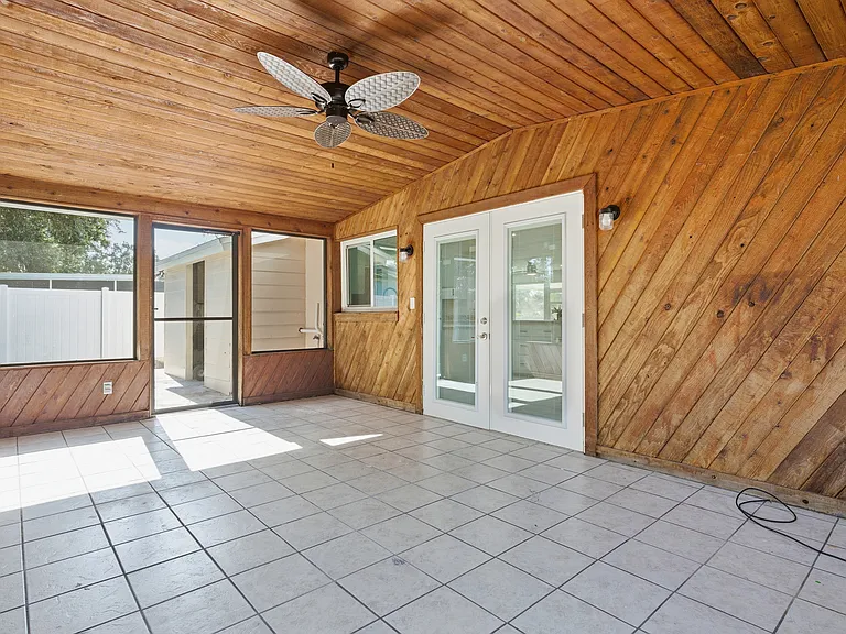 613 Highview Cir N — Photo 8