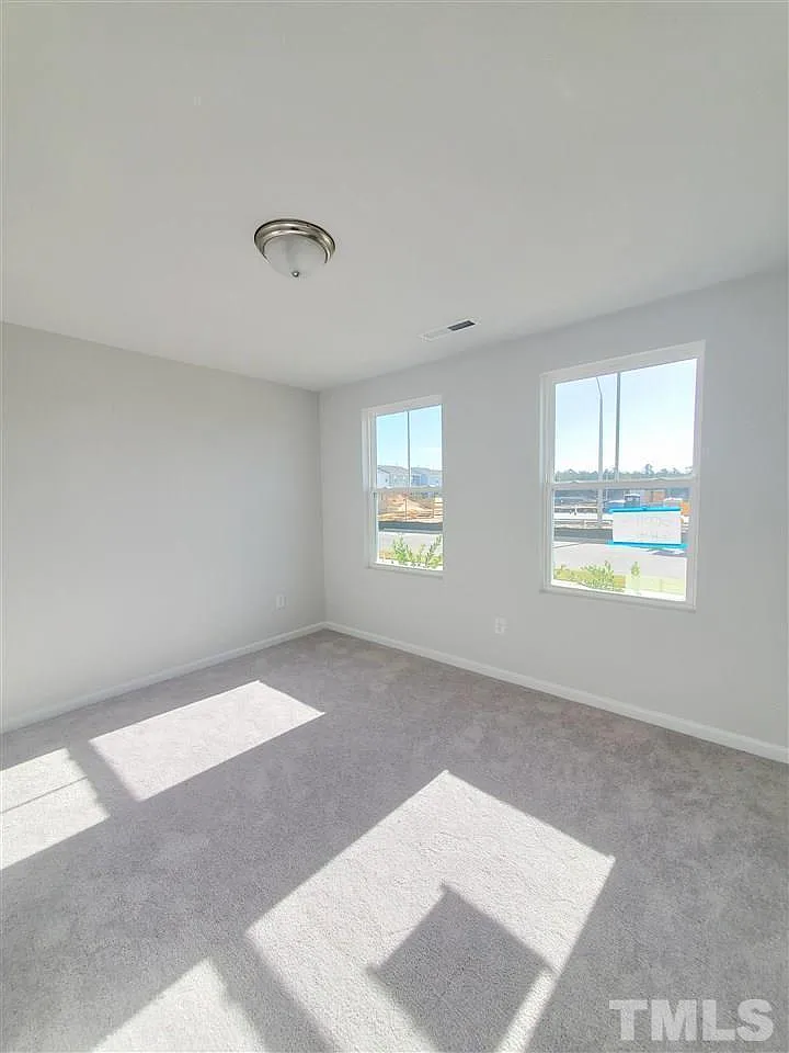 3 bed, 3.5 bath, 1695 sqft, $1,850 — Photo 4
