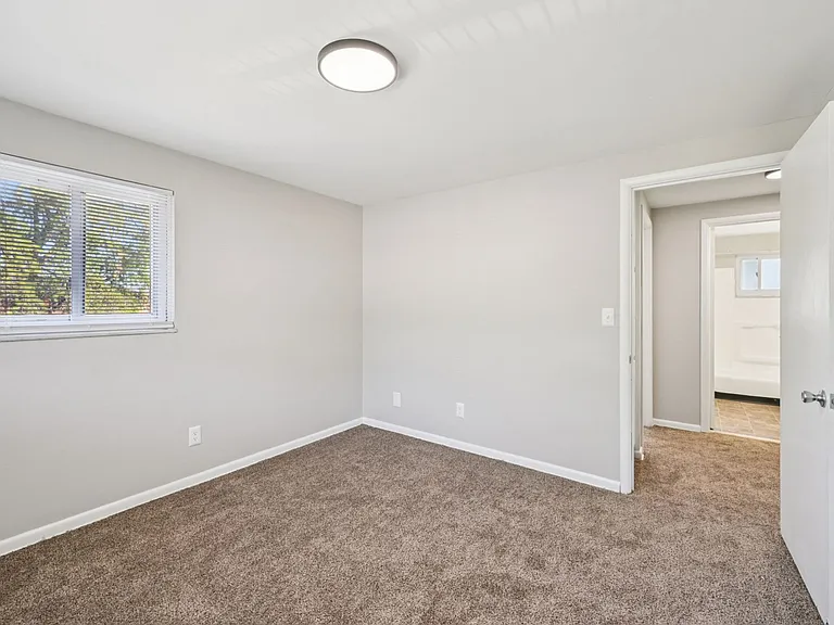 Worthington Court II — Photo 23