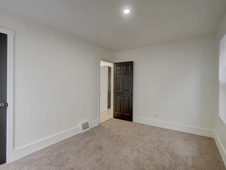 17388 Teppert St — Photo 10