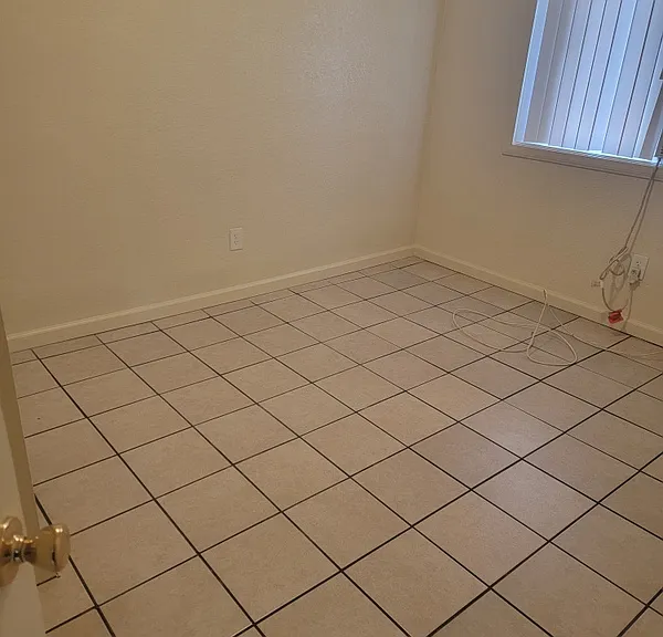 1593 Riverside Dr — Photo 8
