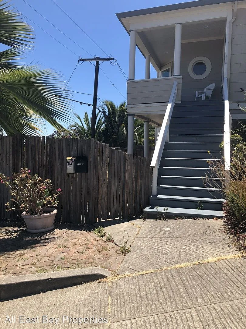 225 Nicholl Ave photo 1