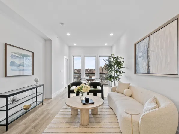 412 Whiton Street image 8 of 40