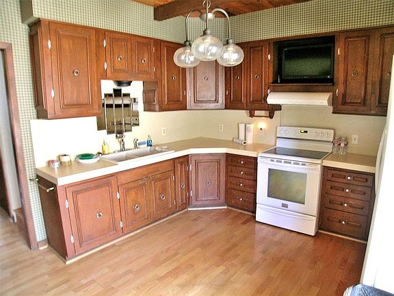 5th image of 109 Hilltop Ln