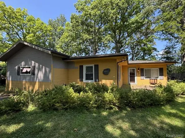 4784 Sylvester Ave, Waterford, MI 48329