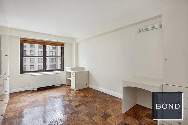 Sold by Bond New York | media 4