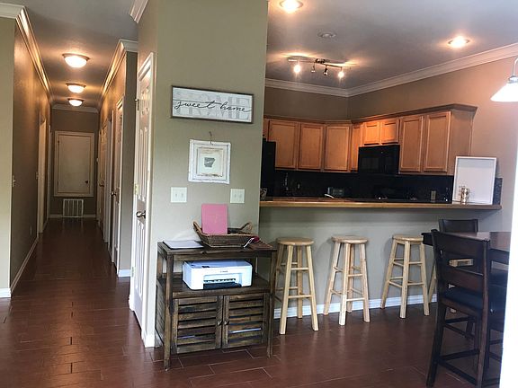 Kitchen w/ Fridge, Oven, Microwave, and Dishwasher