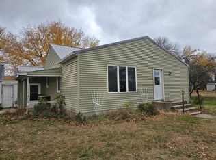 703 Muir Ave, Jackson, MN 56143