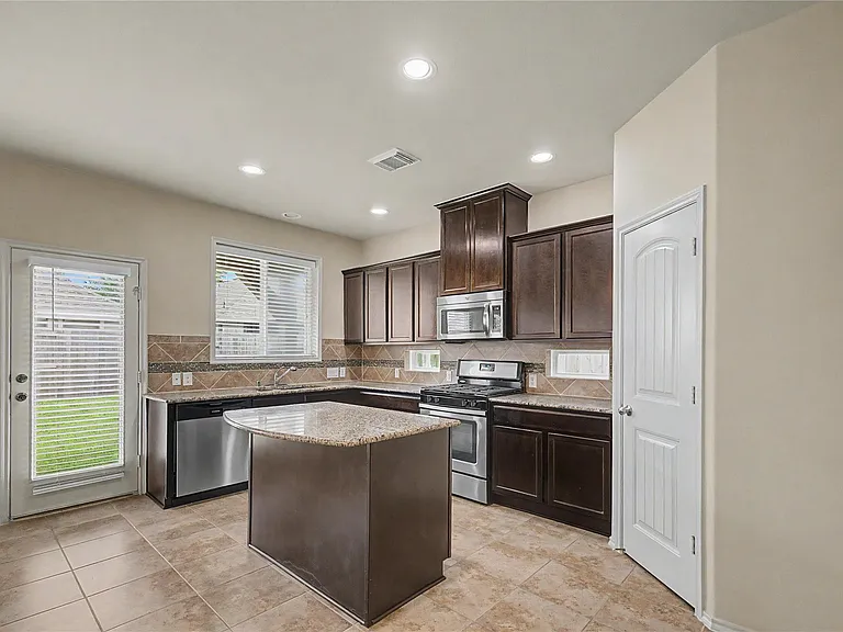 18319 Amalfi Coast Dr — Photo 15