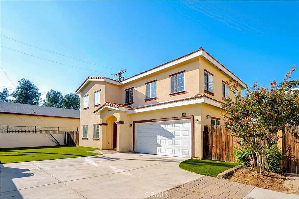 3 bed, 2045 sqft, $3,900 — Photo 3