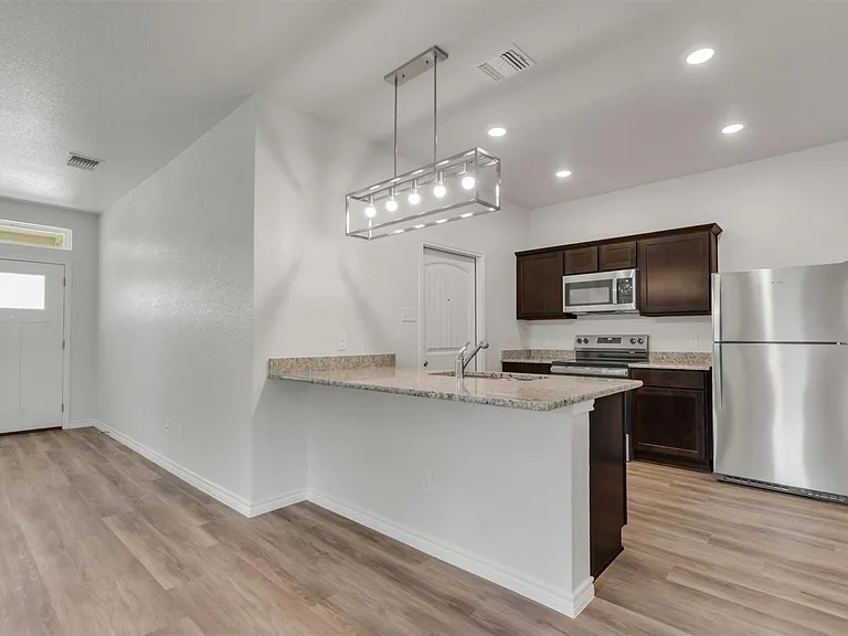 1118 Zora Dr #B — Photo 10
