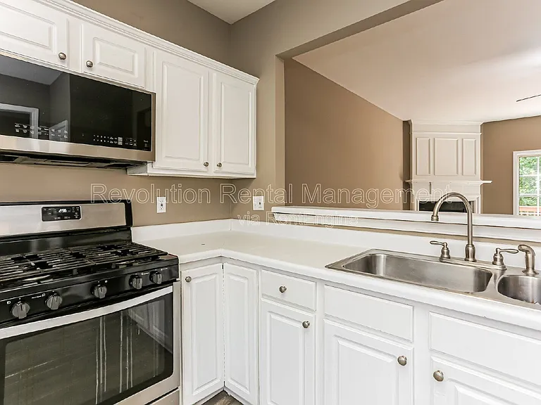 1007 Whittington Way — Photo 10