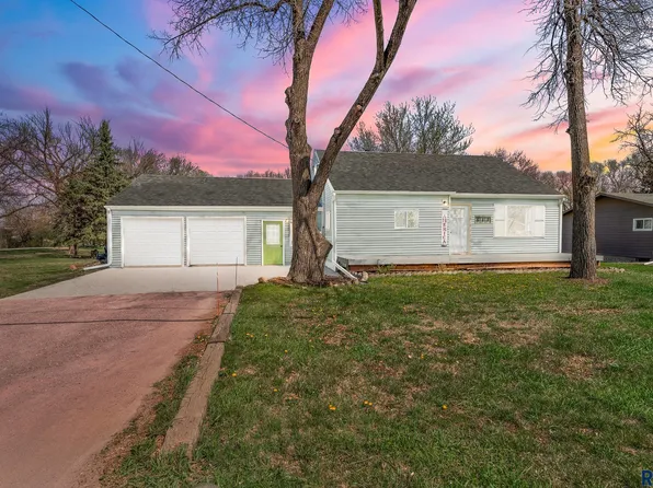 500 E Willow St, Harrisburg, SD 57032