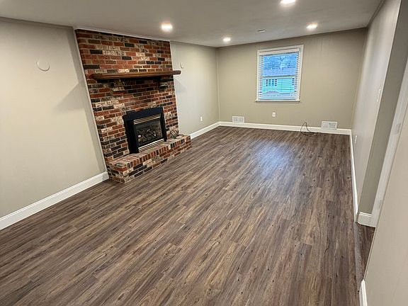 3rd image of 3983 Tuxey Ave