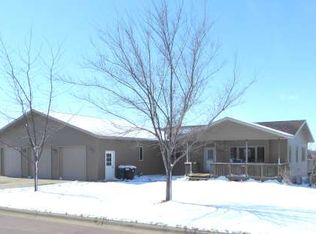 1115 June Ct, Windom, MN 56101