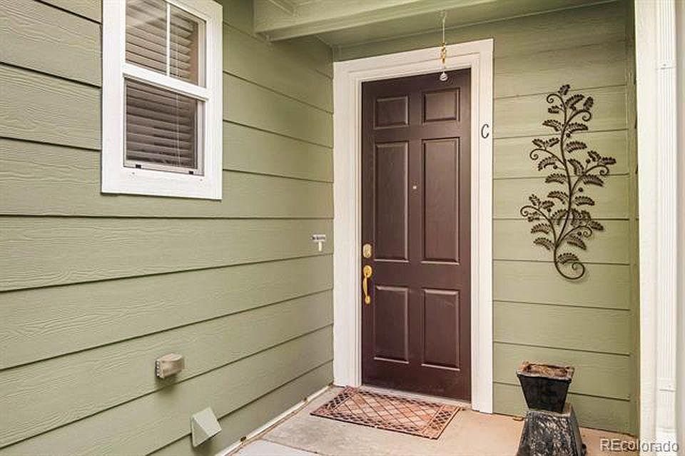 Exterior Front Entry