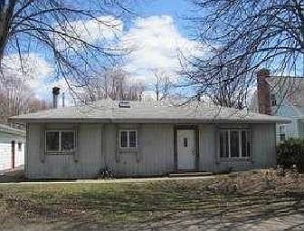 1st image of 961 Burlingham Ave