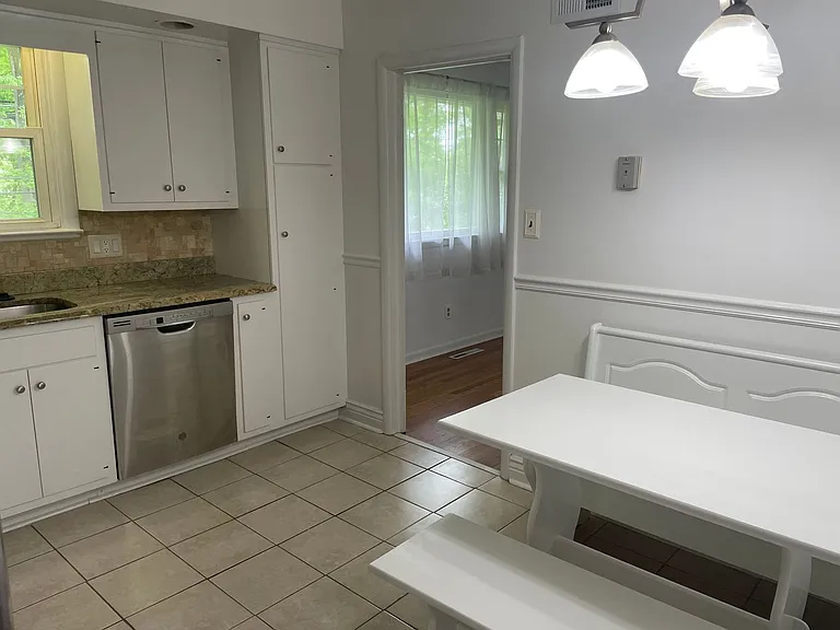 202 Alders Dr — Photo 6