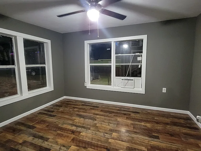 125 S Thompson Ave — Photo 7