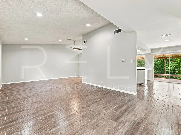 2404 Gabriel View Dr — Photo 5