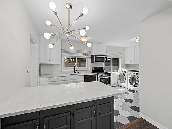 5th image of 2207 Crawford Ave