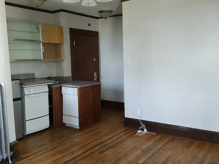 811 16th St #8 — Photo 2