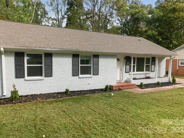 324 Clearbrook Rd, Matthews, NC 28105