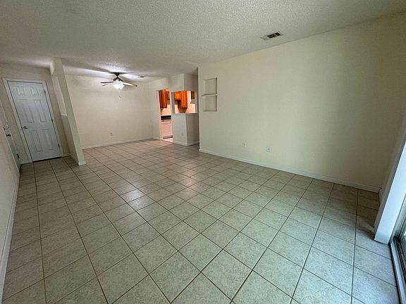 4th image of 3350 Green Briar Cir APT B