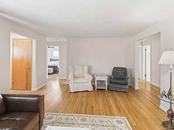 3rd image of 203 James St
